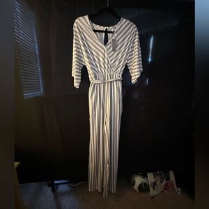 Baileys Blossoms Jumpsuit S
NWT